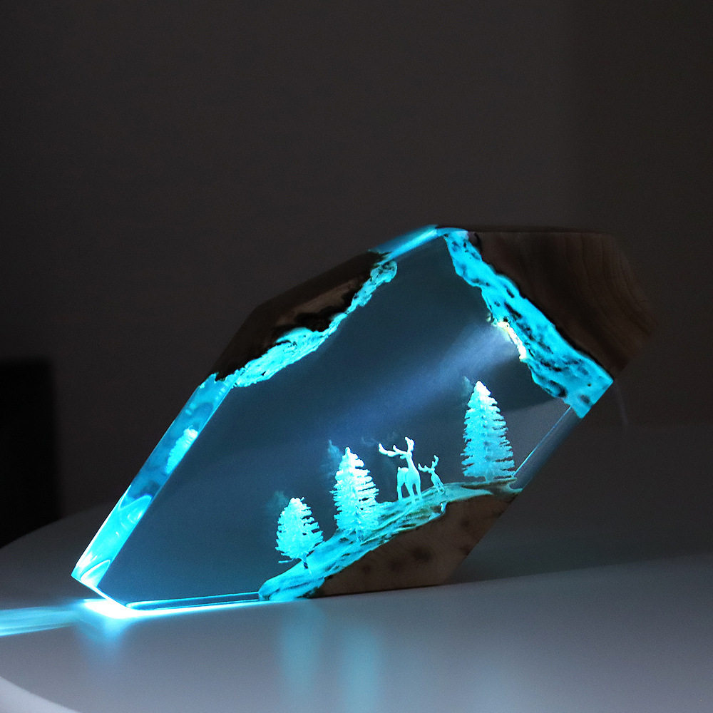 Crafting Resin - Настольное украшение «Лесная фея и олень»